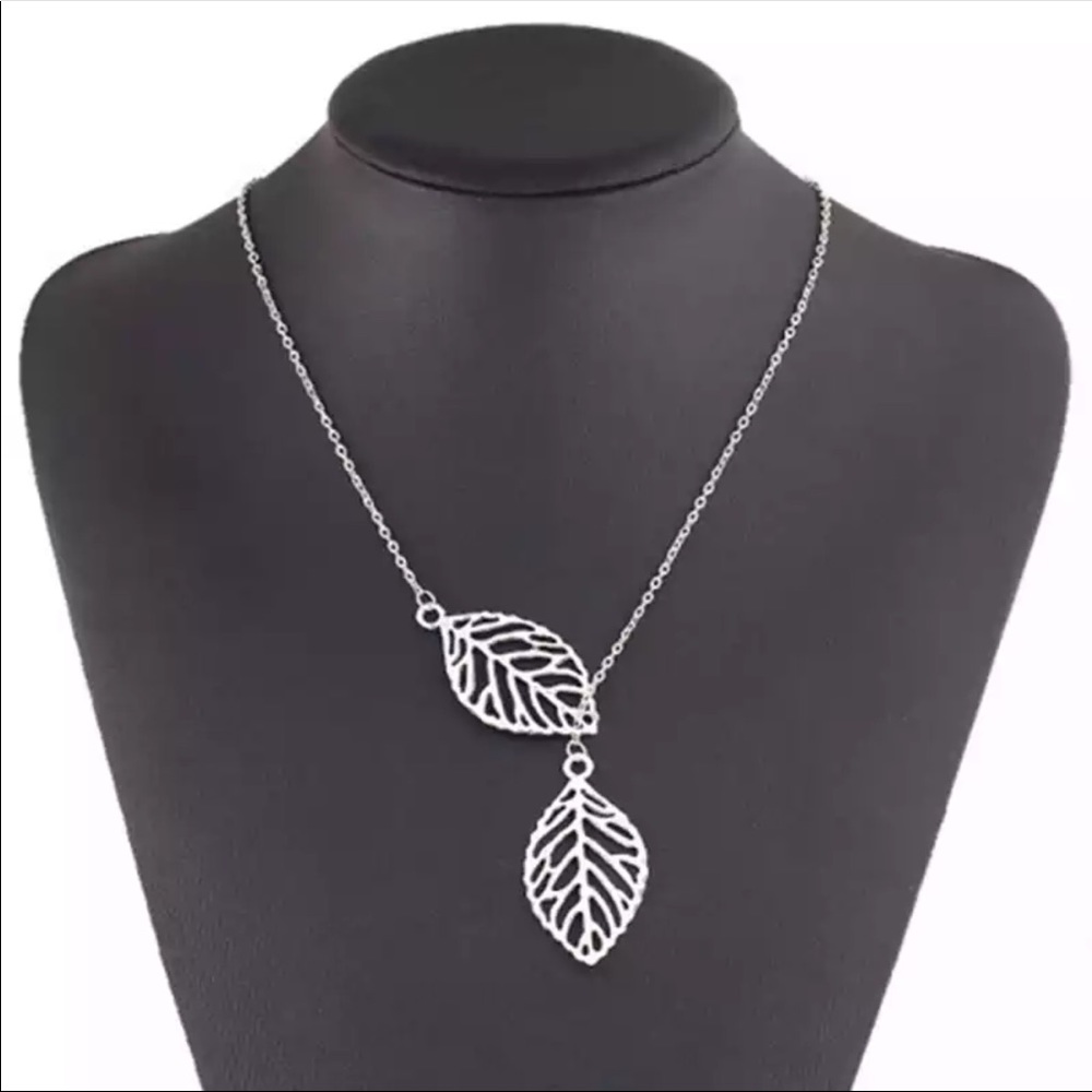 New Beautiful leaves necklace silver plated